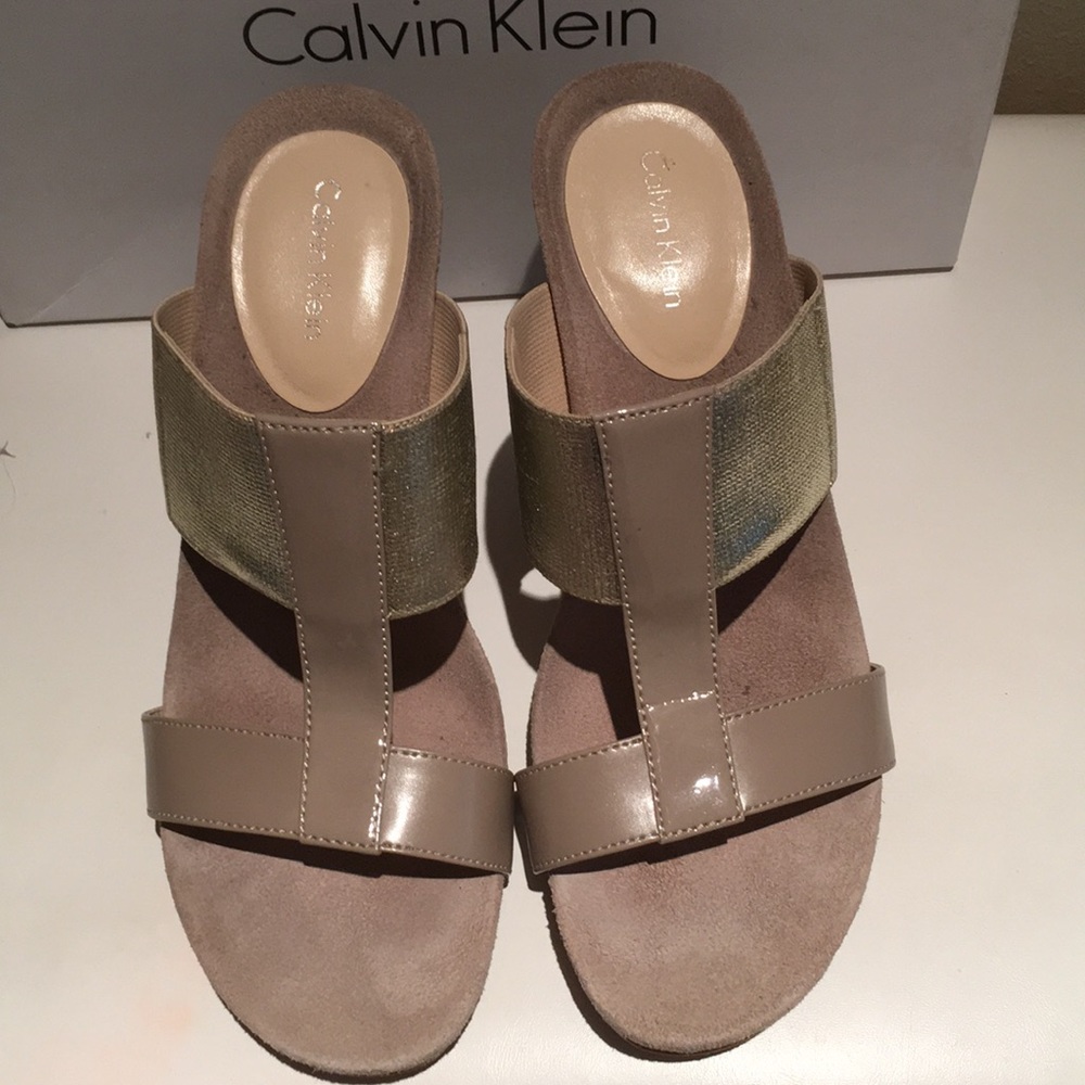 Shoe - Picture 3 of 4